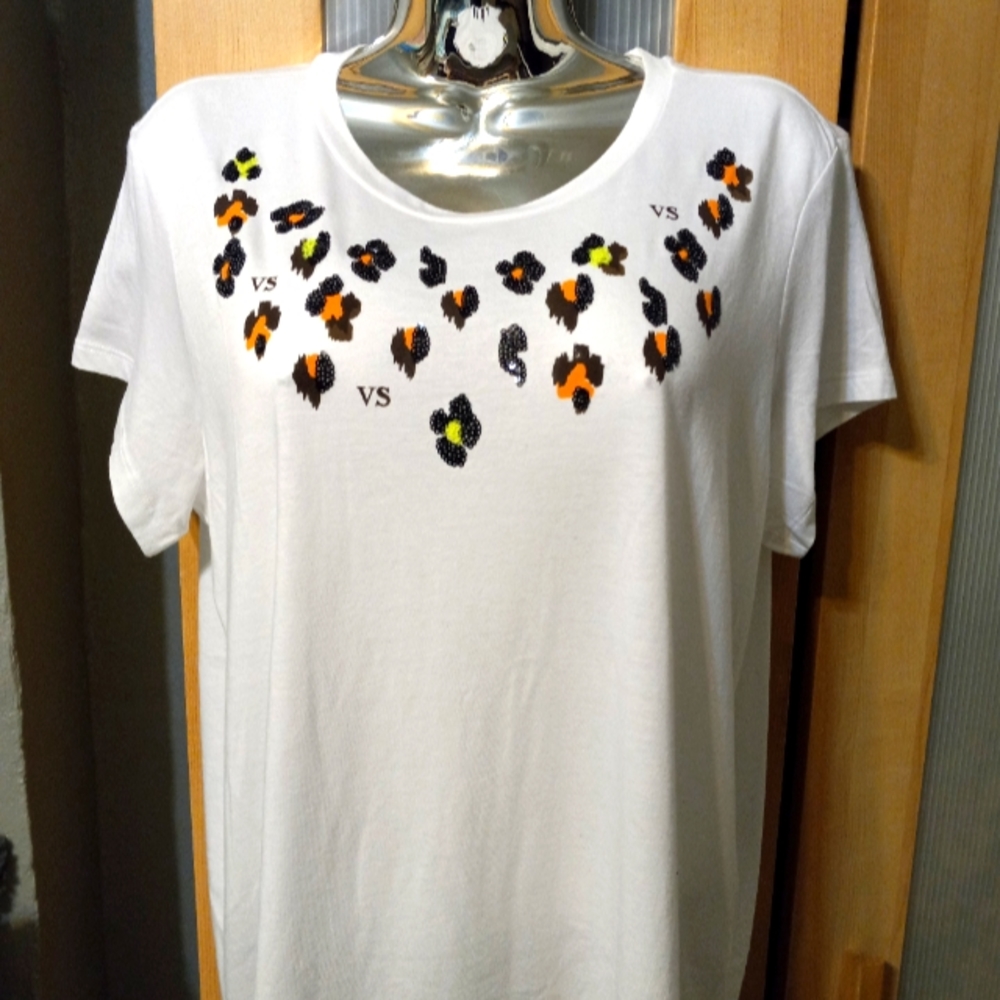 ♥️New Listing ♥️Victoria Secret T shirt
